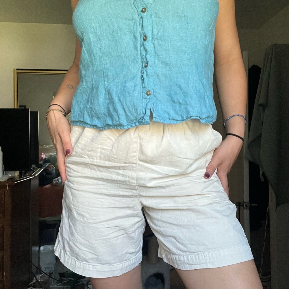 Wilfred Free Cream Linen Shorts